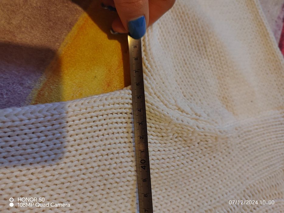 Пола и пуловер..