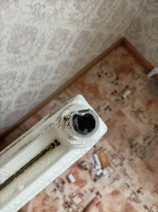 Продам чугунную батарею