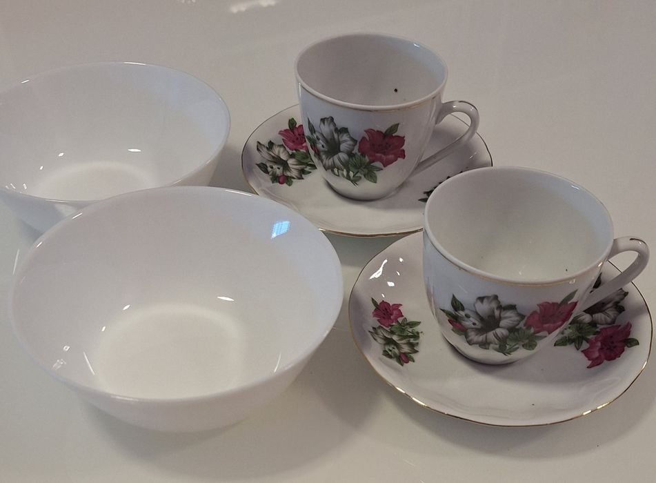 Четери чаши за кафе от Китайски костен порцелан и две купички от аркоп