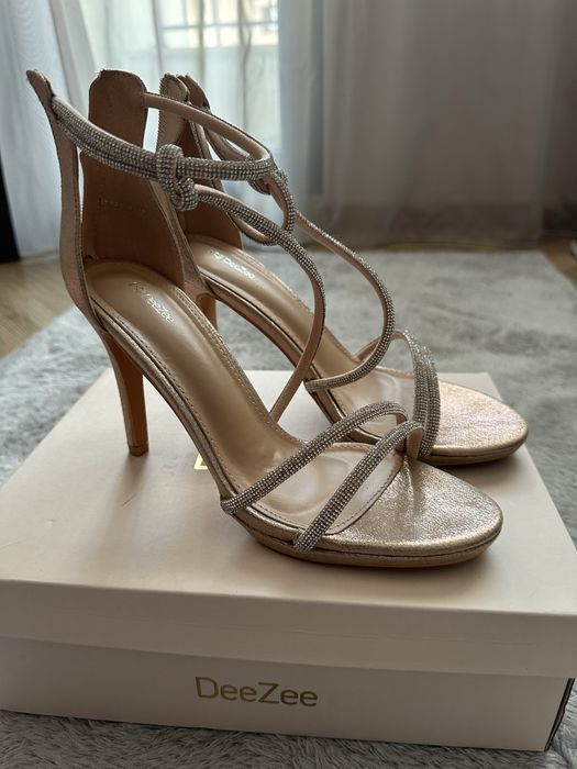 Сандали на висок ток DeeZee