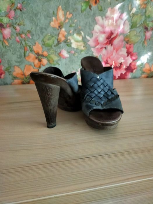 Продам сабо 37 размер