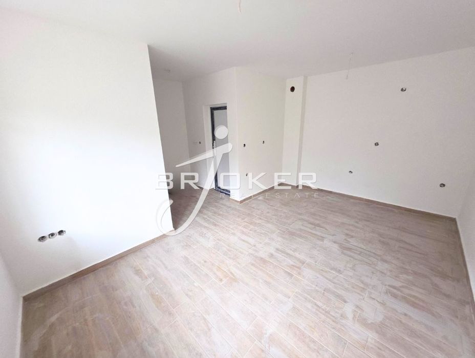 Продава се Офис в Кърджали, Студен кладенец - 25 кв.м за 776 €/кв.м - Снимка #2