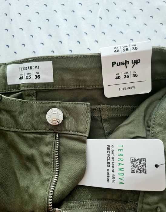 Blugi elastici push-up noi cu etichetă,  marime XS