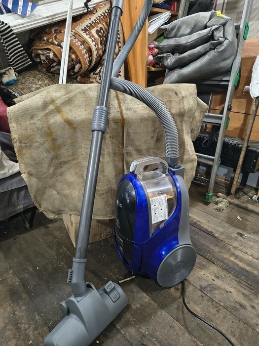 Пылесос  LG 2000 W