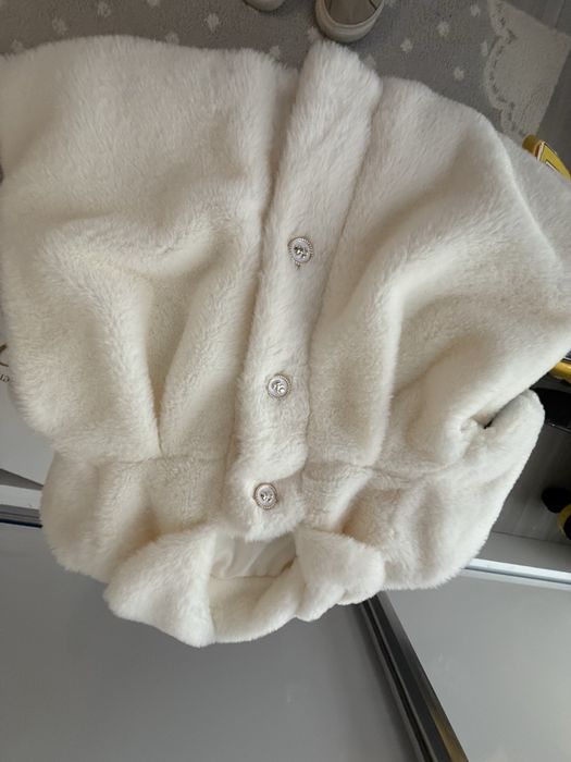 Бебешко бяло палтенце