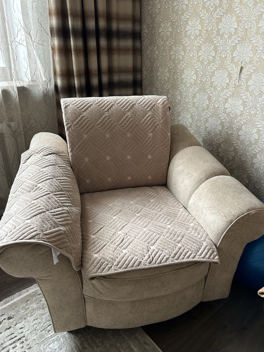 Продам диван с креслами