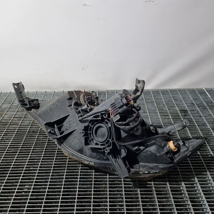 Far Dreapta Mitsubishi Outlander 2009 - 2012 SUV 4 Usi (1411) Cu lupă