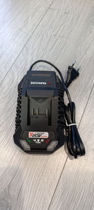 продавам зарядно и батерия парксайд