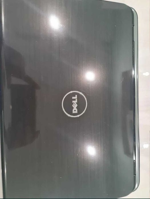 Продавам лаптоп Dell много запазен с ssd