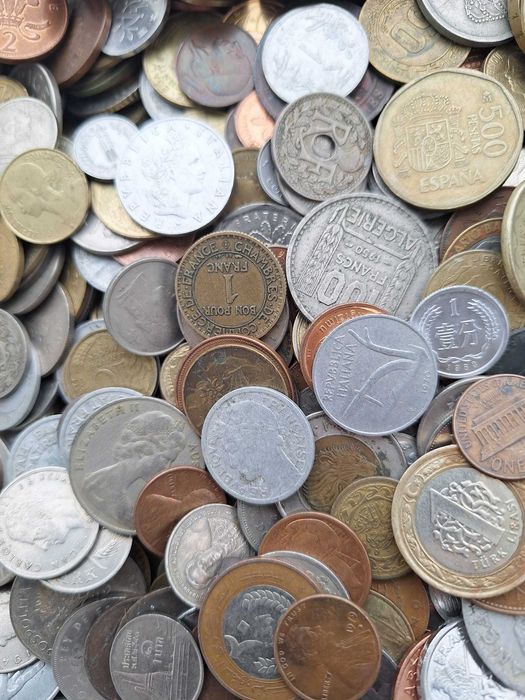 LOT 10 Kg monede straine diverse == peste 2500 bucati ==plus BONUS==