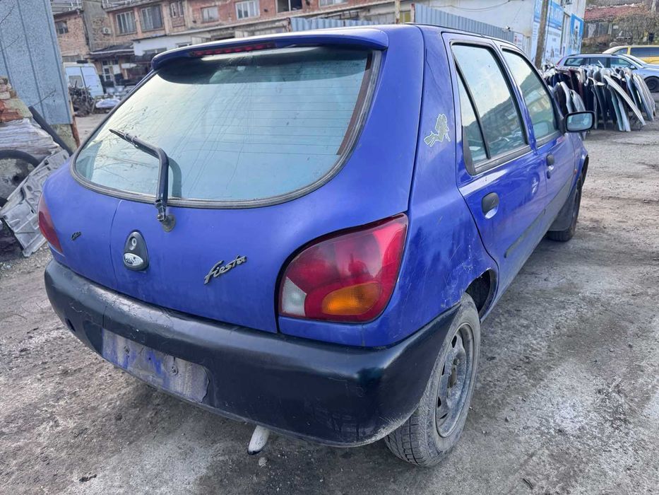 Ford fiesta 1998г. На части.