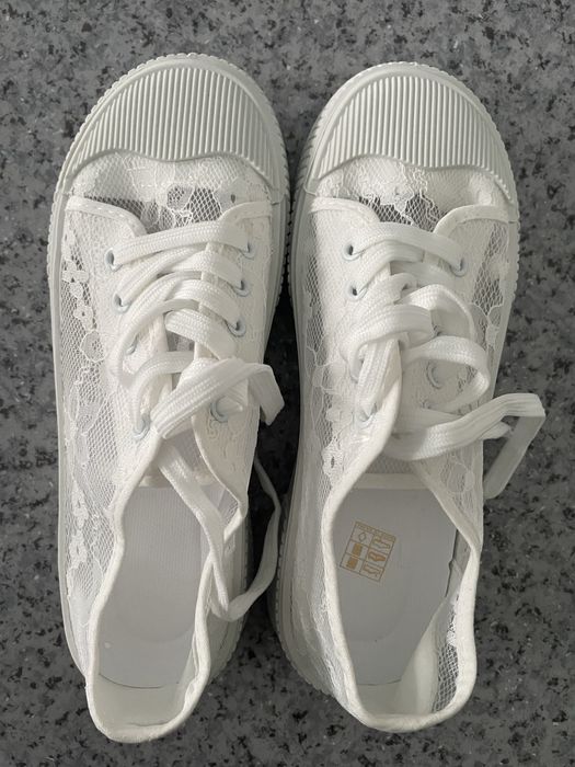 Продам новые кроссовки