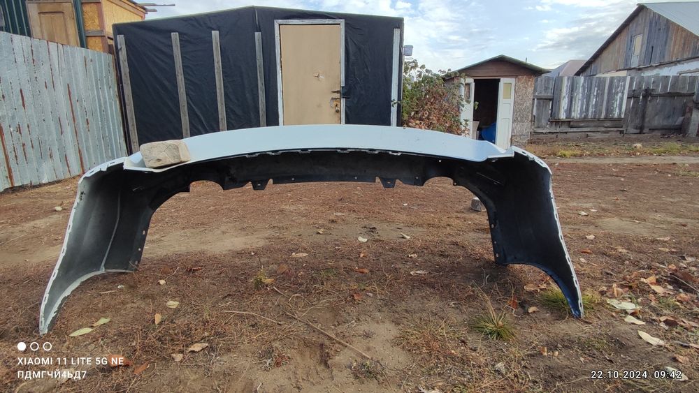 Продам бампер Субару