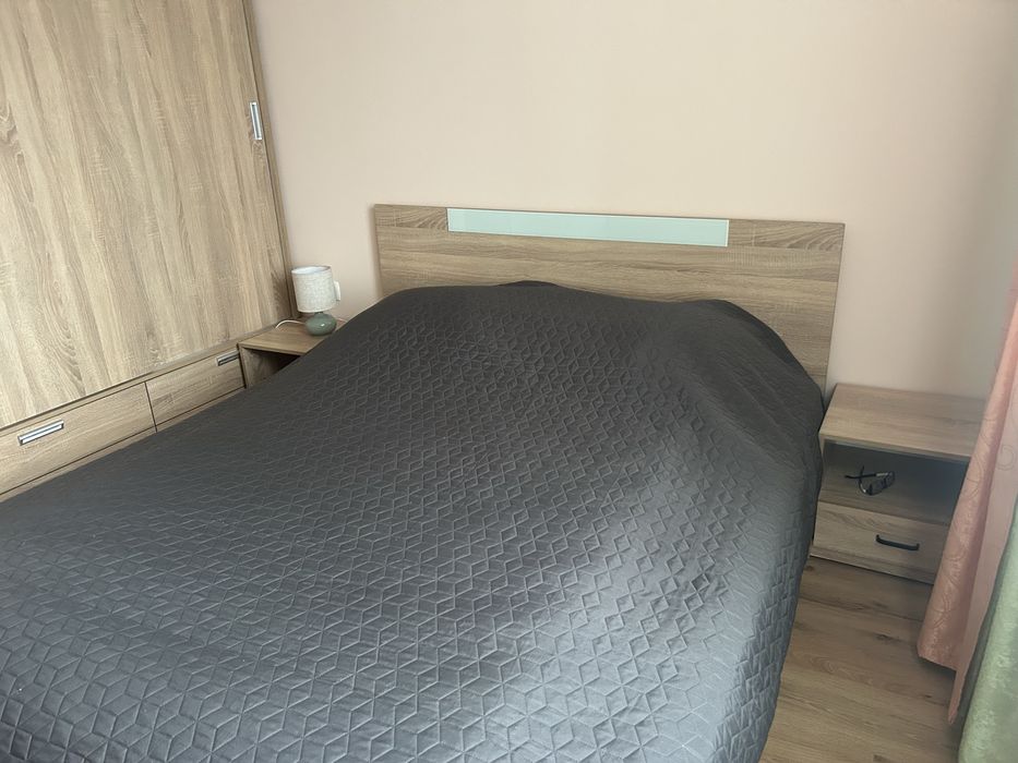 Спалня с матрак, гардероб