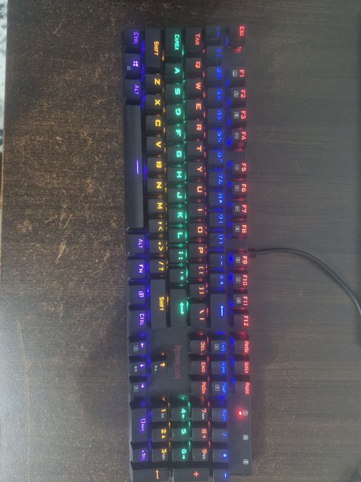 Vând tastatura si mouse red dragon