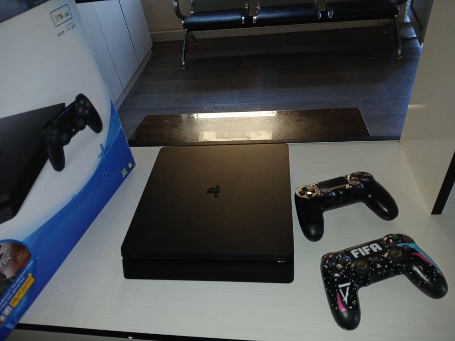 Ps4 holati yangidek 1 oy boldi 1 tb joyi