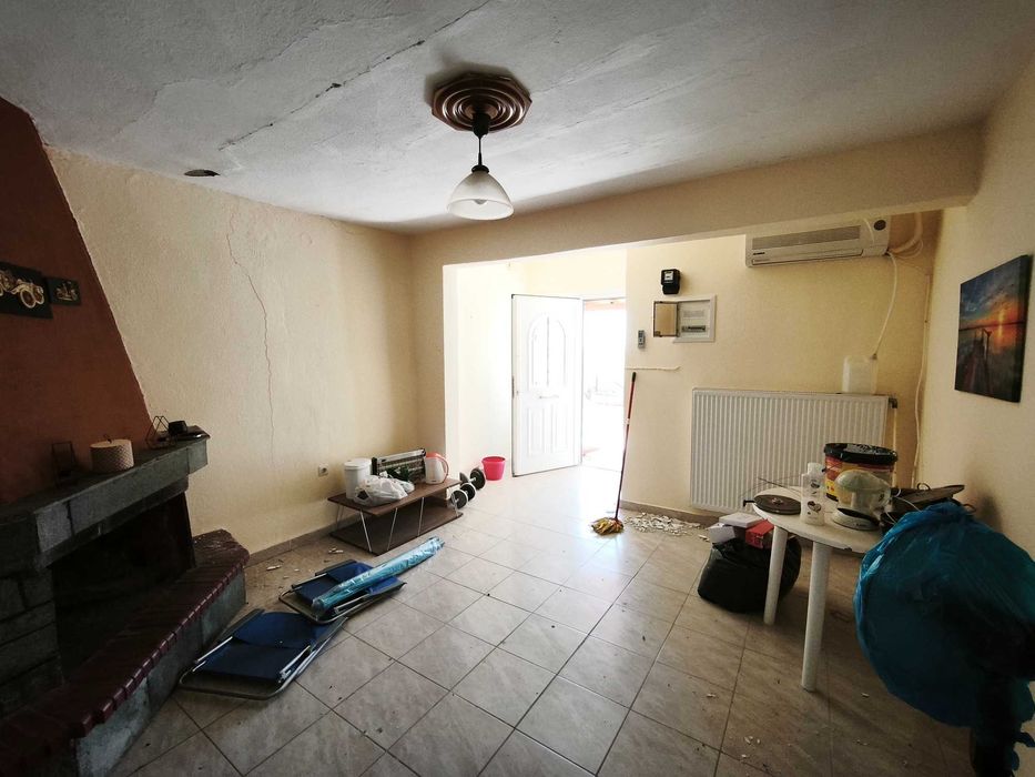 Продава къща 80 м2, апартамент 55 м2, строеж 77 м2, склад 30 м2 с двор 575 м2 в Кердилия, Гърция