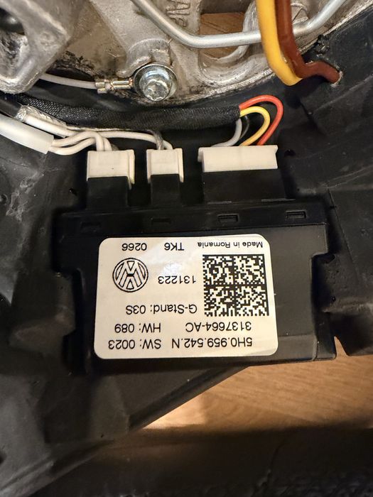 Vand volan Volkswagen R line,nou, mmodeo teşit cu padele si incalzire