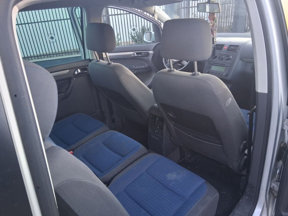 Vând vw touran 2004