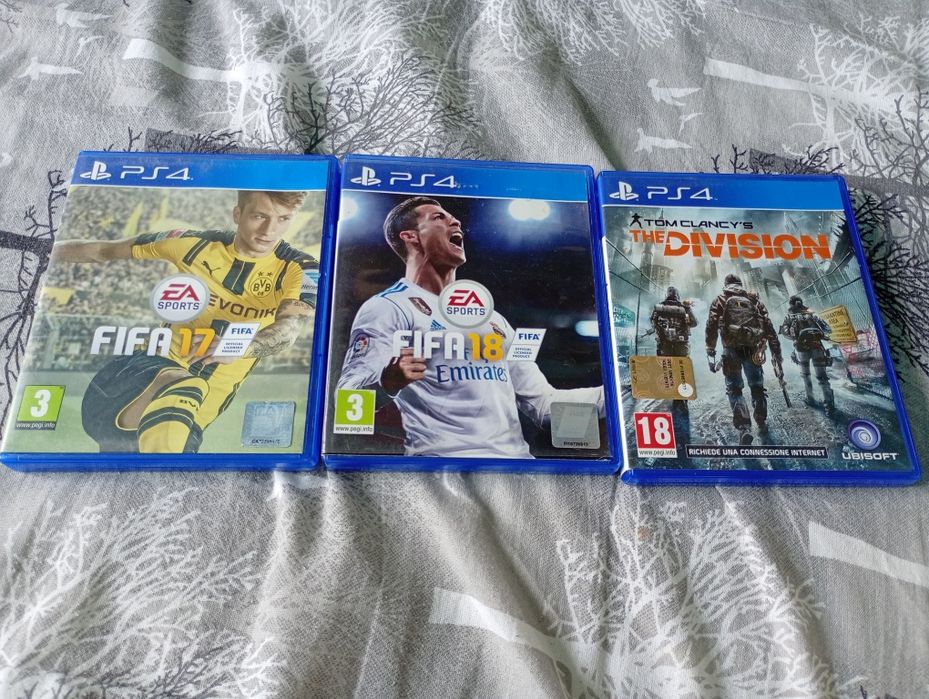 Vand 3 jocuri de ps4