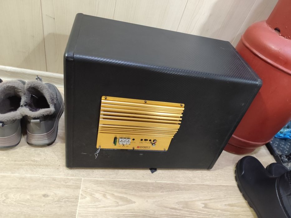 Продам активный сабвуфер.