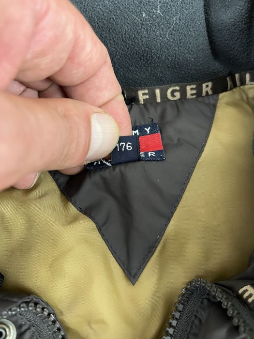 Tommy Hilfiger пухенка размер М