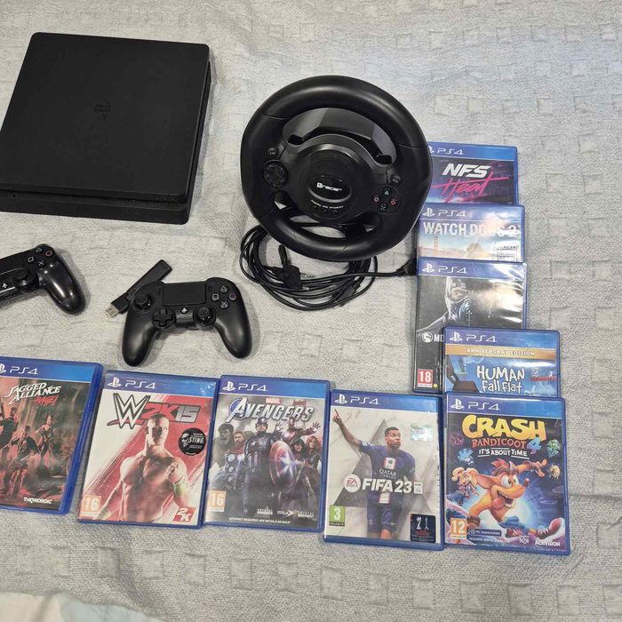 PlayStation 4 слим plus 13 игри плюс волан и педали и два джойстика