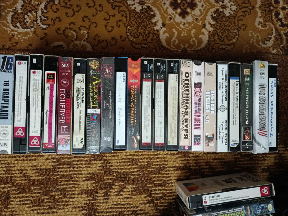 Большой Телевизор (29) видеомагнитофон и кассеты