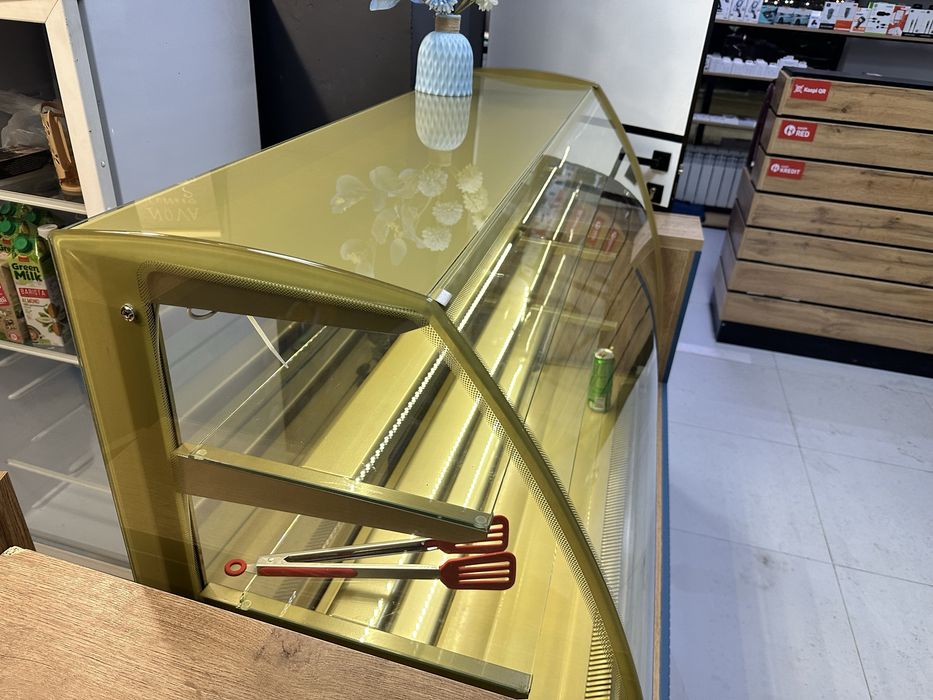 Витринный холодильник Carboma