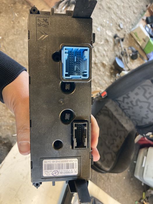 Интериор, климатроник , табло, волан и жабка за Пежо 207  2005- 2010