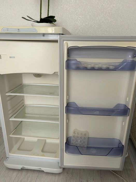 Холодильник  Бирюса