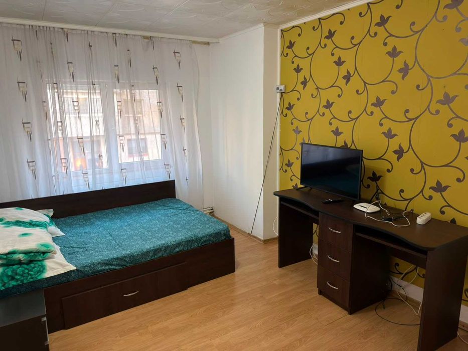 Garsonieră decomandată, 27 mp, Etaj 1/4 – Zona M-uri, Mioveni