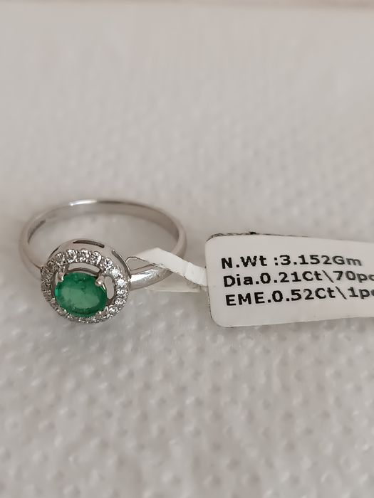 продам золотое ,18к.  белого золота кольцо. для статусной женщины.