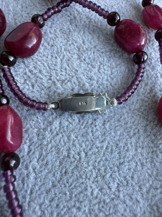 Colier confectionat din rubin, granate si inchizatoare argint