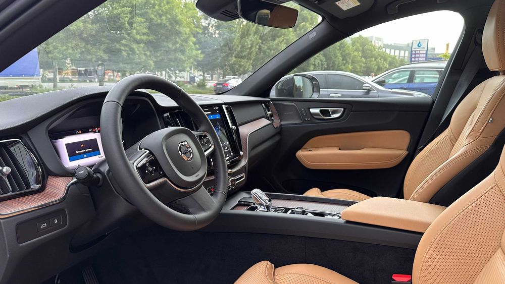 Продается новый Volvo XC60 гибрид фул с официальной гарантией
