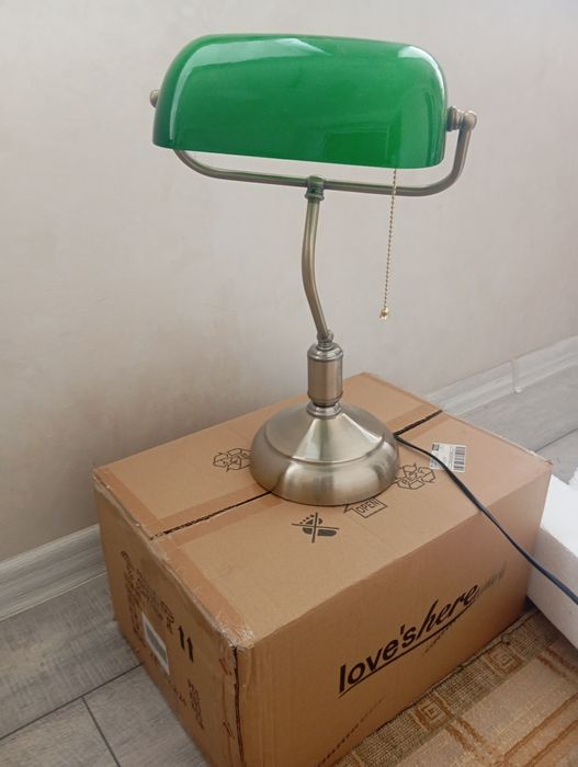 Настольная лампа