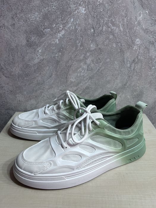 Продам кроссовки новые размер 41-41,5