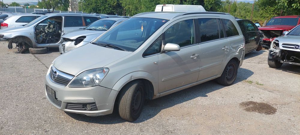 Opel Zafira B 1,9 DT , Опел Зафира Б н части!!
Март 2006