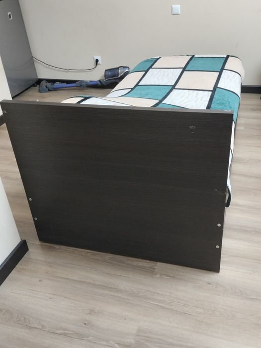 Продам кровать,стол,комод