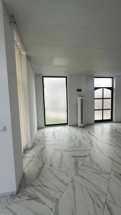 Дава се под наем Офис в Търговище, Център - 80 кв.м за 598.23 € - Снимка #1
