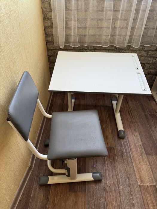 Растущая парта со стулом