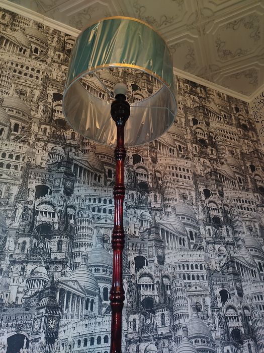 Светильники и торшеры.