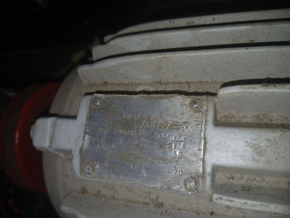 Vind 3 motoare electrice
