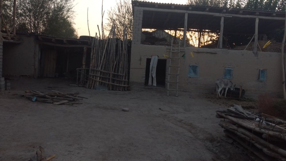 Уй сотилади  5 уй