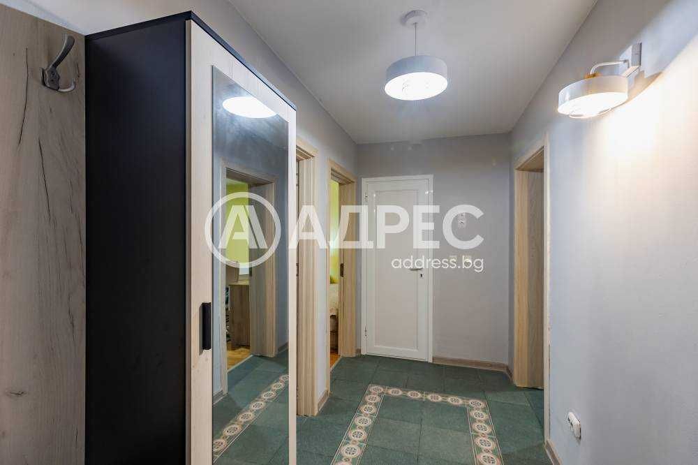 Тристаен апартамент, кв. Колхозен пазар, гр. Варна