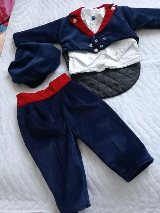 Vând costumaș bebeluși 4-5luni