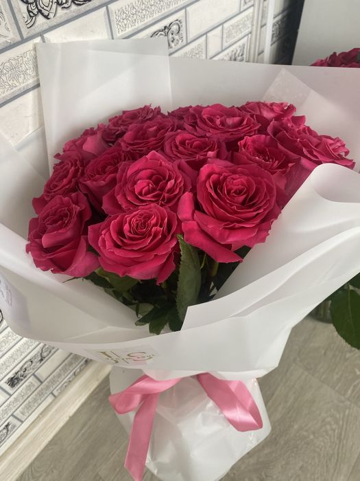 Продам розовые розы 15шт