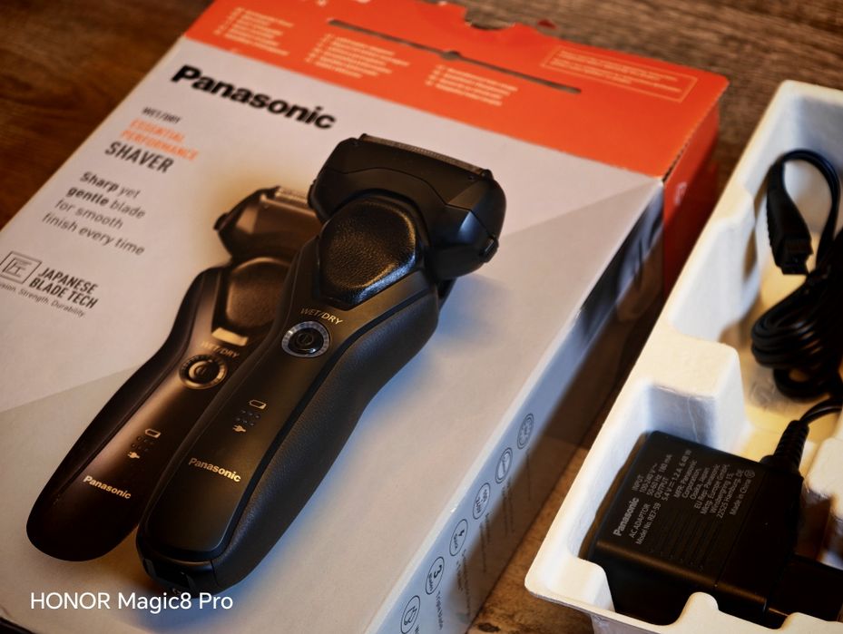 Aparat de ras Panasonic ES-RT37-K503, 3 lame, Cap pivotant, LED, Negru