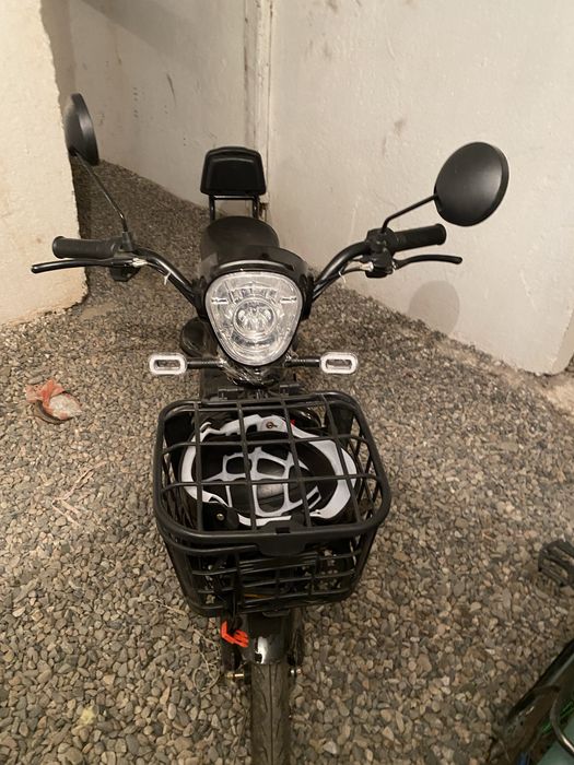 Електро скутер черный в хорошем состоясостоянии все работает ест торг