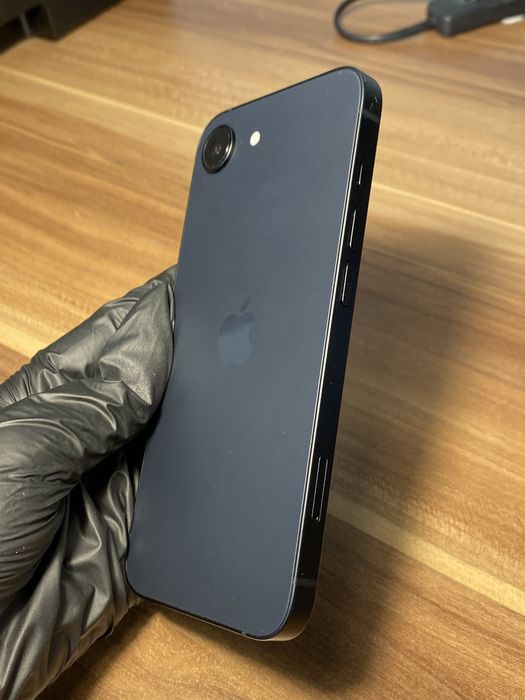 iPhone 16e• 128 GB • Black